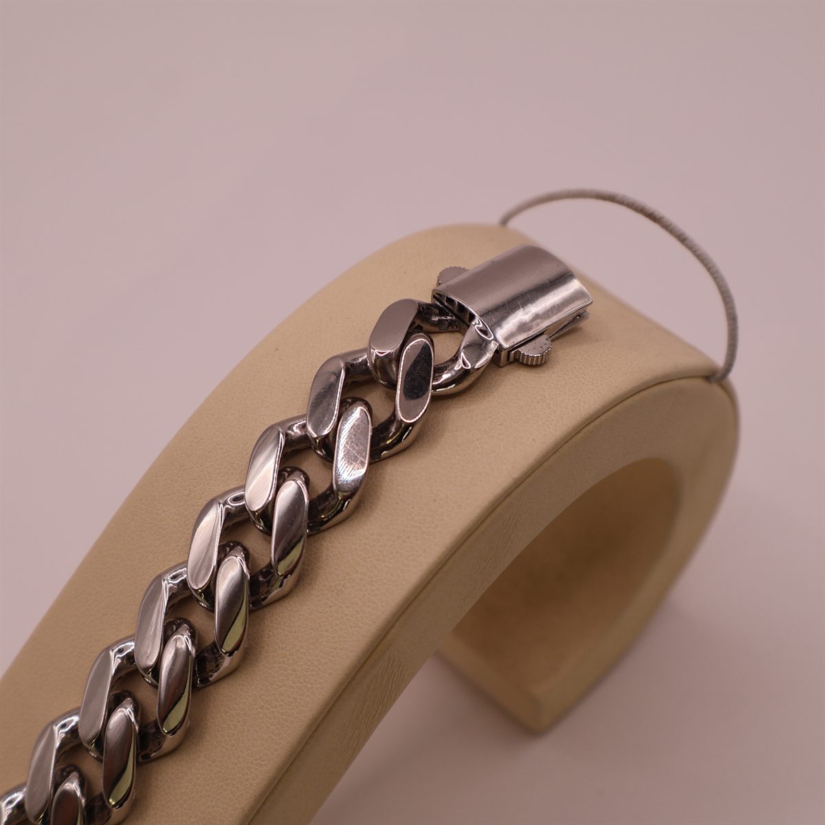 White gold curb-link bracelet, close on the clasp